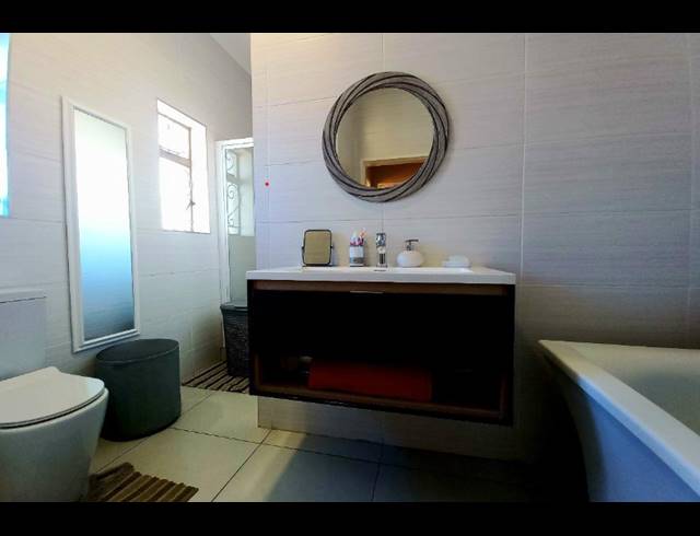 6 BEDROOM HOUSE FOR SALE IN LINMEYER